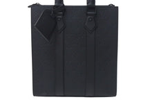 Load image into Gallery viewer, 極美品 LOUIS VUITTON ルイヴィトン ショルダーバッグ トリヨン サックプラ クロス M21884 ブラック 中古 4c073477