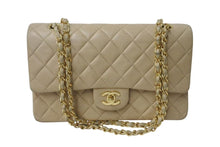 Load image into Gallery viewer, CHANEL シャネル マトラッセ25 Wフラップ Wチェーンショルダーバッグ 2番台 ココマーク ラムスキン ベージュ ゴールド金具 美品 中古 4c073483