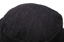 Load image into Gallery viewer, 極美品 CHANEL シャネル バケットハット 帽子 サイズM ロゴ刺繍 ブラック デニム コットン 中古 4c073492