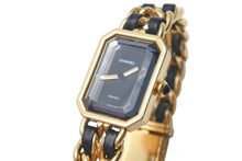 Load image into Gallery viewer, CHANEL シャネル PREMIERE プルミエール 腕時計 PLAQUE OR G 20 M クォーツ QZ メタル レザー サイズM ブラック文字盤 美品 中古 4c073497