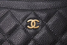 Load image into Gallery viewer, 極美品 CHANEL シャネル マトラッセ カードケース 名刺入れ 18番台 キャビアスキン ブラック ゴールド金具 中古 4c073549