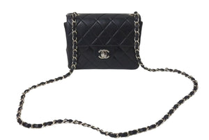 極美品 CHANEL シャネル 新型 ミニマトラッセ ブラック 黒 シルバーラムスキン ショルダーバッグ 17cm 6番台 中古 4c073594
