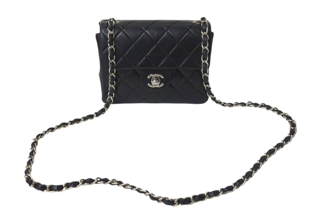 極美品 CHANEL シャネル 新型 ミニマトラッセ ブラック 黒 シルバーラムスキン ショルダーバッグ 17cm 6番台 中古 4c073594