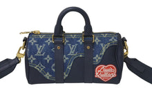 Load image into Gallery viewer, 極美品 LOUIS VUITTON ルイヴィトン × NIGO コラボ キーポルXS ハンドバッグ ストラップ付 M81011 モノグラム ドリップ 中古 4c073599