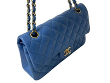 Load image into Gallery viewer, 極美品 CHANEL シャネル マトラッセ23 Wフラップ チェーン ショルダーバッグ ラムスキン27番台 ブルー ゴールド金具 中古 4c073604