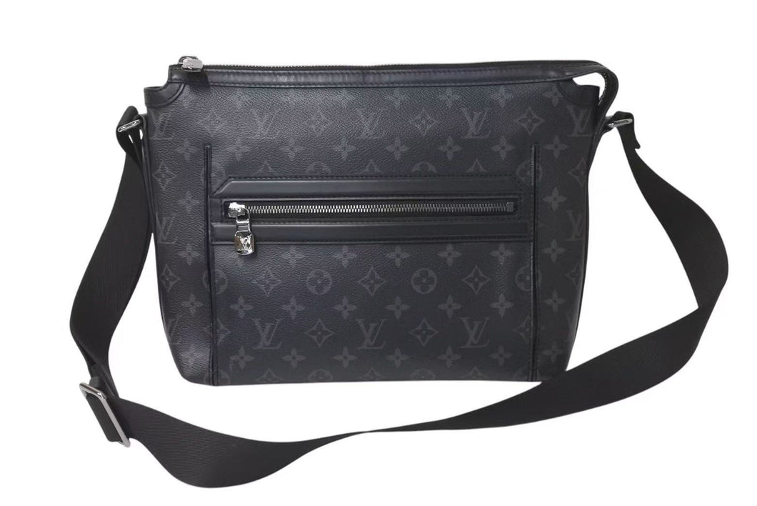 LOUIS VUITTON ルイヴィトン モノグラム エクリプス オディセ メッセンジャーPM ショルダーバッグ M44223 ブラック 美品 中古 4c073679