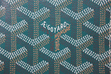 Load image into Gallery viewer, 新品未使用 GOYARD ゴヤール パスケース パスポートケース グルネル PVCコーティングキャンバス グリーン 中古 4c073727