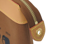 Load image into Gallery viewer, LOUIS VUITTON ルイヴィトン ポシェット ヴォワヤージュ スープル クラッチバッグ M25868 25AW NIGO × pharrell williams 新作 中古 4c073744