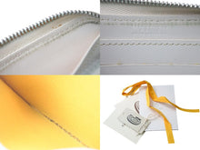 Load image into Gallery viewer, GOYARD ゴヤール マティニョンPM 二つ折り財布 コインケース ホワイト PVC レザー シルバー金具 美品 中古 4c073770