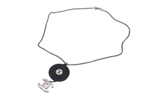 Load image into Gallery viewer, CHANEL シャネル レコード ネックレス ココマーク アクセサリー 04P刻印 イタリア製 10.1g シルバー ブラック ホワイト 美品 中古 4c073771