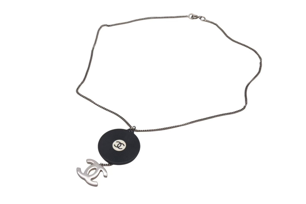 CHANEL シャネル レコード ネックレス ココマーク アクセサリー 04P刻印 イタリア製 10.1g シルバー ブラック ホワイト 美品 中古 4c073771