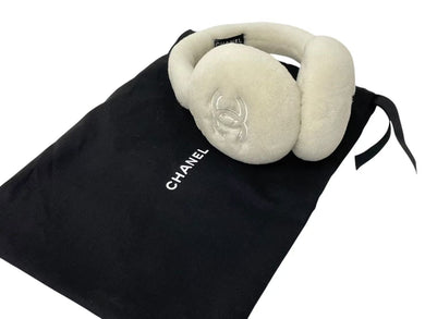 新品未使用 CHANEL シャネル イヤーマフ ホワイト ファー ココマーク 耳当て ロゴ 白 小物 中古 4c073781