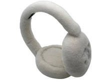 Load image into Gallery viewer, 新品未使用 CHANEL シャネル イヤーマフ ホワイト ファー ココマーク 耳当て ロゴ 白 小物 中古 4c073781