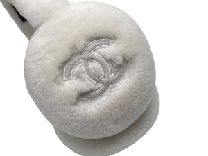 新品未使用 CHANEL シャネル イヤーマフ ホワイト ファー ココマーク 耳当て ロゴ 白 小物 中古 4c073781