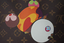 Load image into Gallery viewer, 新品未使用 LOUIS VUITTON ルイヴィトン LV × TM トリオ ポッシュ トワレ ポーチ M13762 モノグラム パンダ 新作 村上隆 中古 4c073875