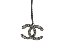 Load image into Gallery viewer, CHANEL シャネル デカココマーク ネックレス アクセサリー 13P刻印 メタル ラインストーン シルバー 美品 中古 4c073897