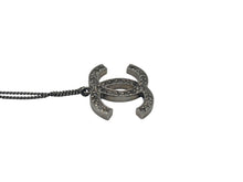 Load image into Gallery viewer, CHANEL シャネル デカココマーク ネックレス アクセサリー 13P刻印 メタル ラインストーン シルバー 美品 中古 4c073897