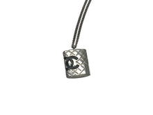 Load image into Gallery viewer, 極美品 CHANEL シャネル カンボンライン ネックレス アクセサリー 05C刻印 メタル シルバー ブラック 中古 4c073899