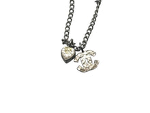 Load image into Gallery viewer, CHANEL シャネル ネックレス ハート ココマーク 05P刻印 アクセサリー メタル ラインストーン シルバー 美品 中古 4c073927