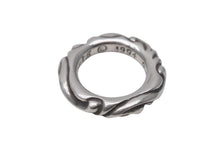 Load image into Gallery viewer, 極美品 CHROME HEARTS クロムハーツ スクロールバンド リング 重量約8.5g サイズ12号 1994/.925刻印 シルバー925 中古 4c073937