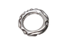 Load image into Gallery viewer, 極美品 CHROME HEARTS クロムハーツ スクロールバンド リング 重量約8.5g サイズ12号 1994/.925刻印 シルバー925 中古 4c073937