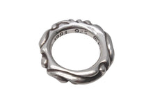 Load image into Gallery viewer, 極美品 CHROME HEARTS クロムハーツ スクロールバンド リング 重量約8.5g サイズ12号 1994/.925刻印 シルバー925 中古 4c073937