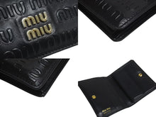Load image into Gallery viewer, MIU MIU ミュウミュウ マテラッセ 二つ折り財布 ロゴ イタリア製 レザー メタル ブラック ゴールド金具 美品 中古 4c073970