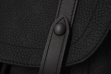 Load image into Gallery viewer, 極美品 LOUIS VUITTON ルイヴィトン トリヨンモノグラム レザー クリストファーPM M20899 ブラック 中古 4c073983