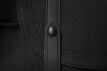 Load image into Gallery viewer, 極美品 LOUIS VUITTON ルイヴィトン トリヨンモノグラム レザー クリストファーPM M20899 ブラック 中古 4c073983