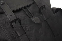Load image into Gallery viewer, 極美品 LOUIS VUITTON ルイヴィトン トリヨンモノグラム レザー クリストファーPM M20899 ブラック 中古 4c073983