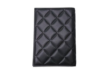Load image into Gallery viewer, 極美品 CHANEL シャネル パスケース キルティング ココマーク 30番台 イタリア製 レザー ブラック シルバー金具 中古 4c074117
