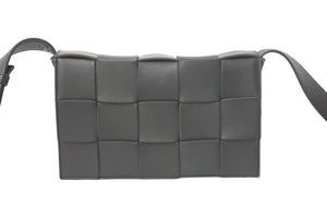 BOTTEGAVENETA ボッテガヴェネタ マキシイントレチャート カセット ショルダーバッグ B09831133V ダークグリーン 美品 中古 4c074131