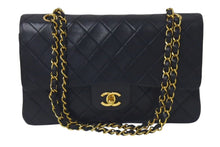 Load image into Gallery viewer, CHANEL シャネル マトラッセ25 Wフラップ Wチェーンショルダーバッグ 2番台 ラムスキン ココマーク ブラック ゴールド金具 美品 中古 4c074152