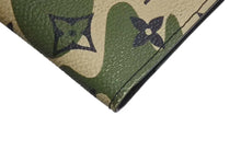 Load image into Gallery viewer, LOUIS VUITTON ルイヴィトン モノグラモフラージュ クーヴェルテュール パスポール 村上隆 パスポートケース M58027 カモ 美品 中古 4c074163