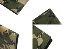 Load image into Gallery viewer, LOUIS VUITTON ルイヴィトン モノグラモフラージュ クーヴェルテュール パスポール 村上隆 パスポートケース M58027 カモ 美品 中古 4c074163