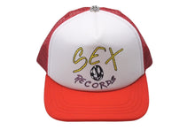 Load image into Gallery viewer, 極美品 CHROME HEARTS クロムハーツ MATTY BOY マッティボーイ メッシュキャップ SEX RECORDS 帽子 サイズOS レッド 中古 4c074164