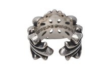 Load image into Gallery viewer, CHROME HEARTS クロムハーツ ダブルフローラルクロス リング 指輪 17号 16.4g シルバー 925 美品 中古 4c074176