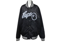 Load image into Gallery viewer, A BATHING APE アベイシングエイプ ロゴ スタジアムジャケット ブラック ナイロン スタジャン 刺繍 001LJH801002M サイズXXL 美品 中古 4c074217