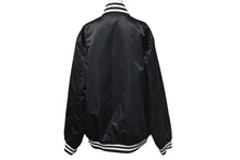Load image into Gallery viewer, A BATHING APE アベイシングエイプ ロゴ スタジアムジャケット ブラック ナイロン スタジャン 刺繍 001LJH801002M サイズXXL 美品 中古 4c074217