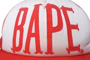A BATHING APE アベイシングエイプ BAPEロゴ メッシュキャップ トラッカー ハット レッド ホワイト Mサイズ 中古 4c074231