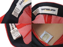Load image into Gallery viewer, A BATHING APE アベイシングエイプ BAPEロゴ メッシュキャップ トラッカー ハット レッド ホワイト Mサイズ 中古 4c074231