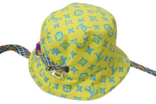 Load image into Gallery viewer, LOUIS VUITTON ルイヴィトン LVプレイ バケットハット M7060M イエロー ホワイト モノグラム リバーシブル コットン 美品 中古 4c074247