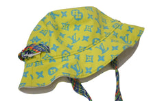 Load image into Gallery viewer, LOUIS VUITTON ルイヴィトン LVプレイ バケットハット M7060M イエロー ホワイト モノグラム リバーシブル コットン 美品 中古 4c074247