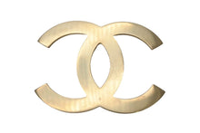 Load image into Gallery viewer, CHANEL シャネル 05P 2005年製 デカココマーク ピン ブローチ ゴールド MADE IN ITALY 美品 中古 4c074249