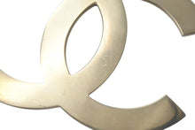 Load image into Gallery viewer, CHANEL シャネル 05P 2005年製 デカココマーク ピン ブローチ ゴールド MADE IN ITALY 美品 中古 4c074249