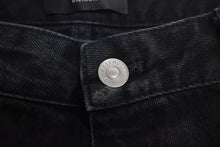 Load image into Gallery viewer, 極美品 BALENCIAGA バレンシアガ DENIM SIZE BAGGY LARGE FIT デニムパンツ 2022 745151 サイズL ダメージ加工 中古 4c074255