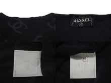 Load image into Gallery viewer, 極美品 CHANEL シャネル ココマーク ベロア トップス Tシャツ P06933V04730 サイズ40 ヴィンテージ ブラック 総柄 中古 4c074265