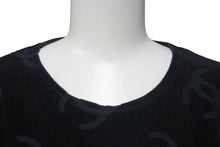 Load image into Gallery viewer, 極美品 CHANEL シャネル ココマーク ベロア トップス Tシャツ P06933V04730 サイズ40 ヴィンテージ ブラック 総柄 中古 4c074265