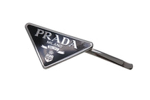 Load image into Gallery viewer, PRADA プラダトライアングルロゴ メタルヘアクリップ ブラック シルバー金具 中古 1IF051 美品 4c070430