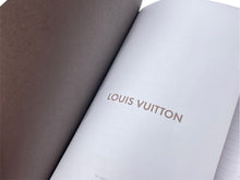 Load image into Gallery viewer, 新品未使用 LOUIS VUITTON ルイヴィトン ノートブックカバーMM・エミリー マルチカラー 村上 マルチカラー GI1299 中古 4c074331